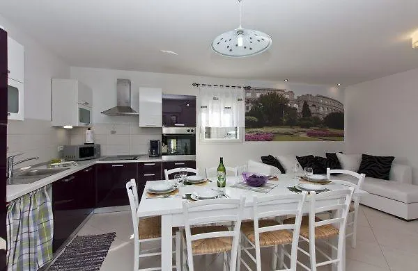 Holiday Tanja * Πούλα